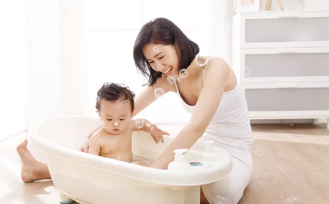 用熱水洗澡會影響寶寶的生育能力嗎 如何科學給孩子洗澡