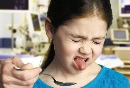 捏鼻子給孩子灌藥危害 給孩子灌藥好不好