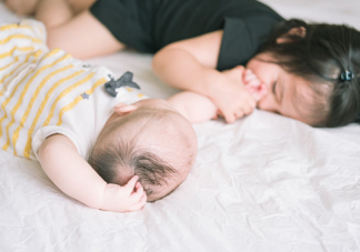 寶寶頭發(fā)長(zhǎng)得慢怎么回事 寶寶頭發(fā)長(zhǎng)得慢的原因