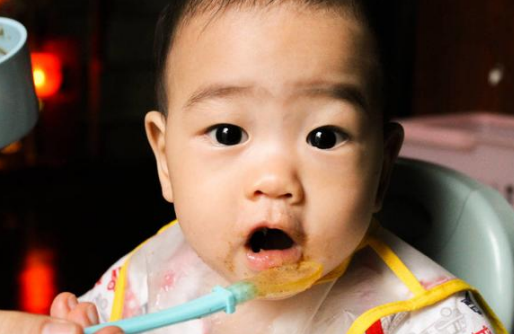 八個月寶寶一天輔食怎么安排 8個月寶寶能吃哪些輔食