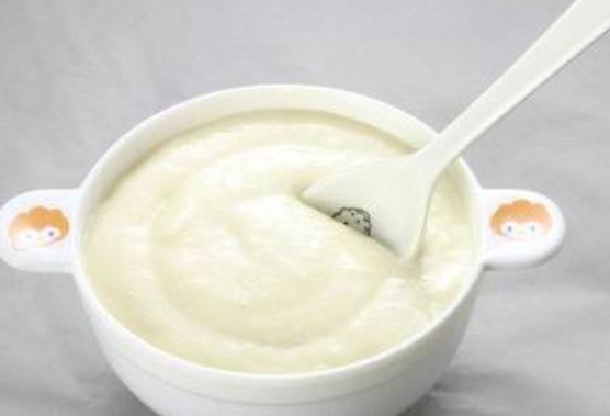 寶寶米粉用奶瓶喂好不好 寶寶輔食迷糊加到奶瓶有什么問題