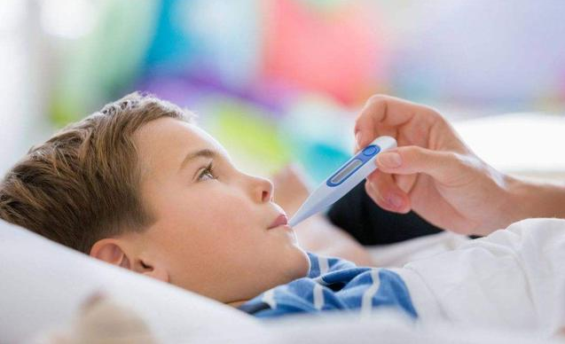 小孩多少度是低熱 小孩低熱是怎么引起的
