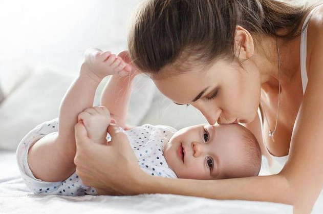 小孩多少度是低熱 小孩低熱是怎么引起的