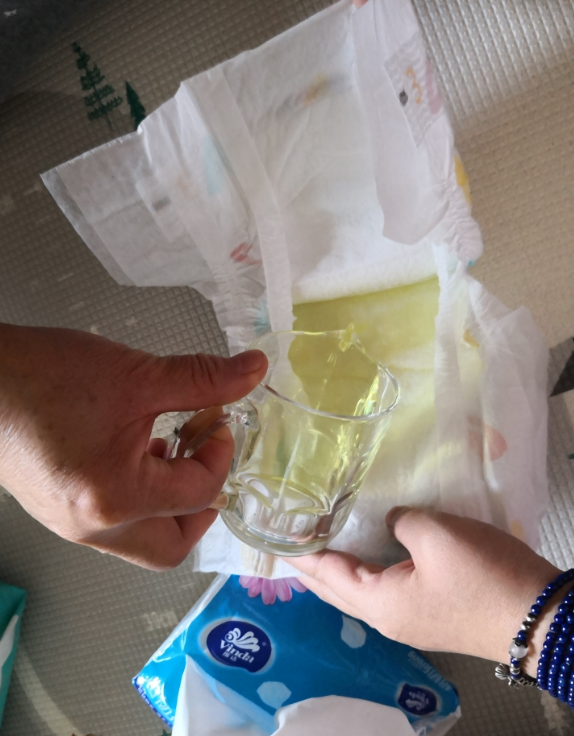 小萌希奧紙尿褲會不會漏尿 小萌希奧紙尿褲模擬測試 小萌希奧紙尿褲會不會漏尿 小萌希奧紙尿褲模擬測試