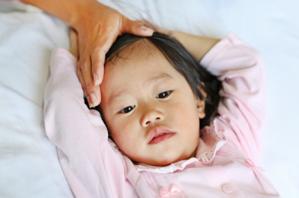 新生兒愛吐泡泡是肺炎嗎 寶寶肺炎要注意什么