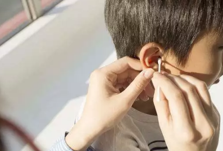 寶寶的耳屎原來有這么多好處 寶寶耳屎到底要不要掏