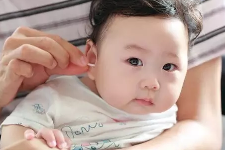 寶寶的耳屎原來有這么多好處 寶寶耳屎到底要不要掏