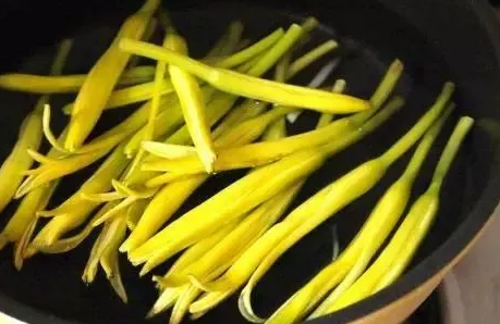 香椿炒雞蛋中毒是怎么回事 這些菜吃前一定要焯水