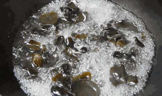 香椿炒雞蛋中毒是怎么回事 這些菜吃前一定要焯水