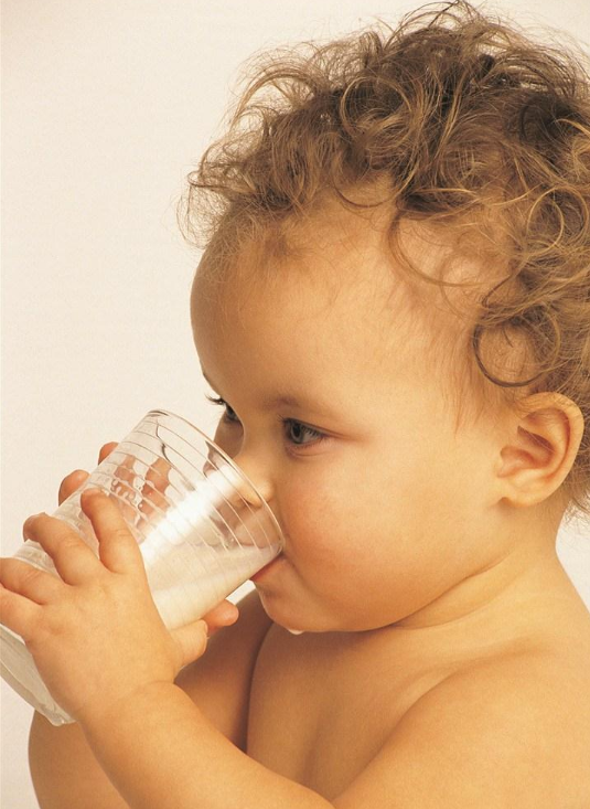 一歲寶寶一頓吃多少飯 寶寶一歲要補充哪些必要營養 一歲寶寶一頓吃多少飯 寶寶一歲要補充哪些必要營養