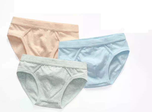 什么時(shí)候給孩子穿內(nèi)褲合適 怎么讓孩子愿意穿內(nèi)褲