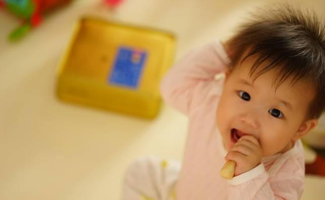 愛嘮叨的話癆寶寶更聰明嗎 家長怎么引導話癆寶寶