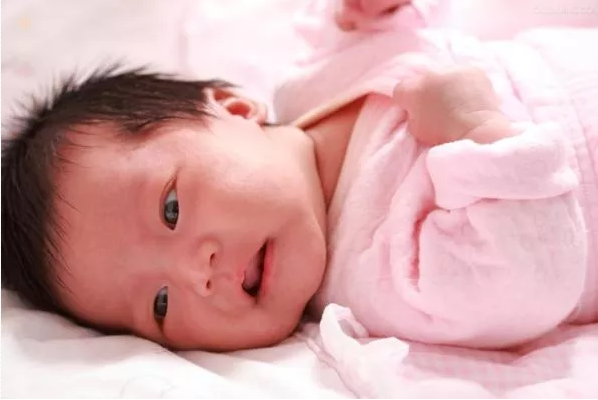 小孩發燒手腳冰涼正常嗎 小孩發熱手腳冰涼怎么辦