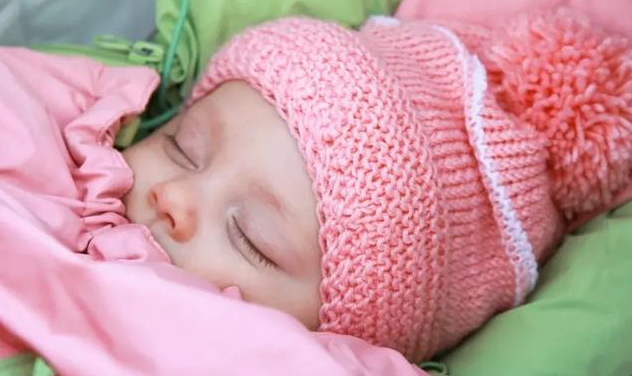 小孩發燒手腳冰涼正常嗎 小孩發熱手腳冰涼怎么辦