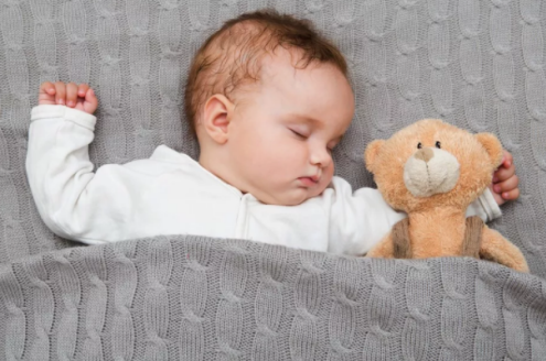 陪寶寶睡會(huì)影響夫妻生活嗎 分房睡和帶娃睡哪個(gè)好