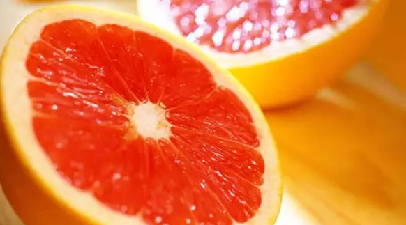 哺乳期能吃葡萄柚嗎 母乳媽媽吃葡萄柚好不好