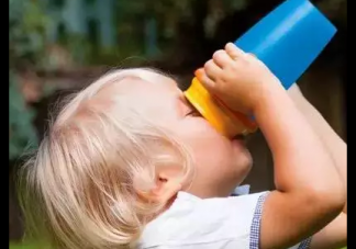 寶寶死活不肯喝水怎么辦 讓寶寶喝水管用的小妙招
