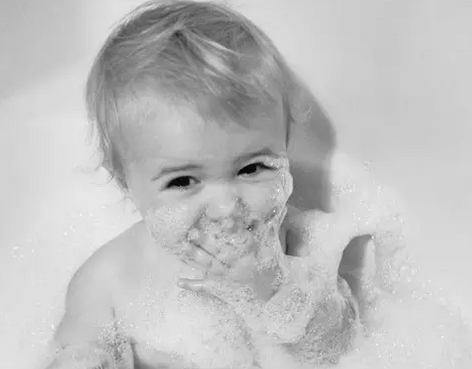 新生兒拍照新生照有危險嗎 新生兒照片什么時候拍比較好