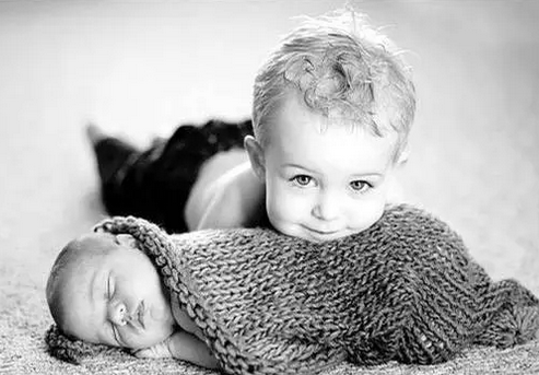 新生兒拍照新生照有危險嗎 新生兒照片什么時候拍比較好