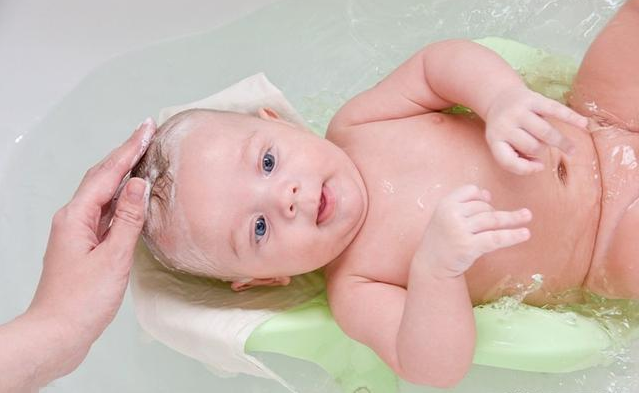 孩子身上長痱子怎么辦 如何預防寶寶夏天長痱子 孩子身上長痱子怎么辦 如何預防寶寶夏天長痱子