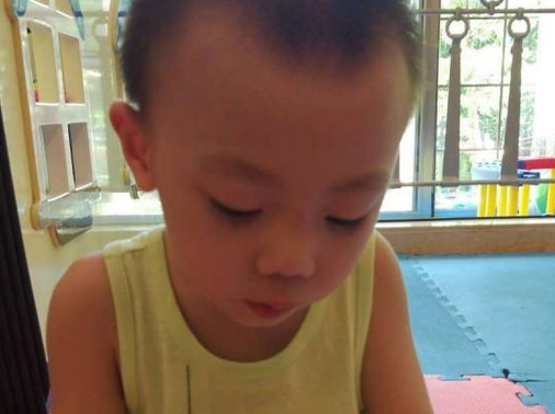 夏天給孩子穿衣不是越少越好 夏季孩子穿衣有什么講究 夏天給孩子穿衣不是越少越好 夏季孩子穿衣有什么講究