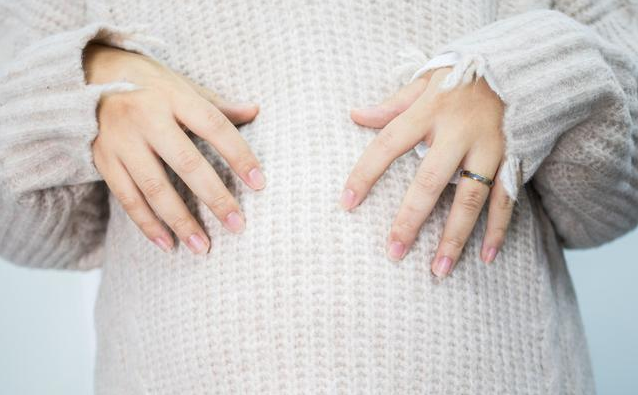 胎動總在右邊是怎么回事 胎動在右邊是男孩是女孩 胎動總在右邊是怎么回事 胎動在右邊是男孩是女孩