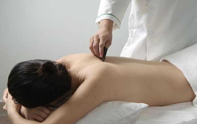 女性月經期間可以刮痧嗎 刮痧越用力越好嗎