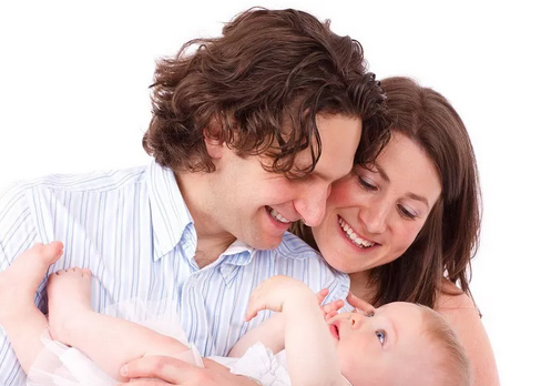 寶寶頭部斜傾是怎么回事 哪些抱姿會有什么影響