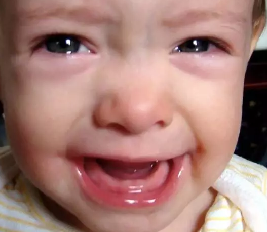 寶寶長牙期原來這么難受 如何緩解長牙期的不適 寶寶長牙期原來這么難受 如何緩解長牙期的不適