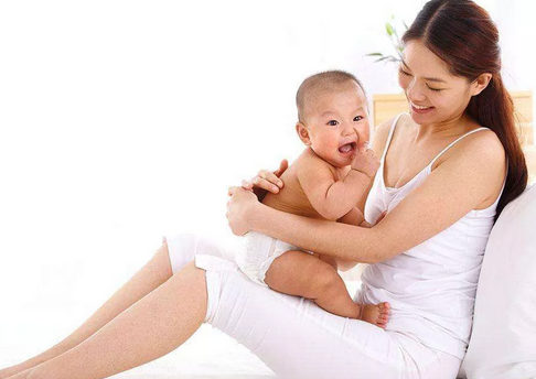 紙尿褲尿滿了就要換嗎 尿滿了紙尿褲換是在坑娃