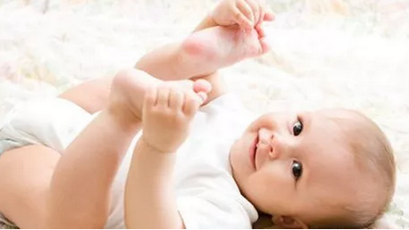 紙尿褲尿滿了就要換嗎 尿滿了紙尿褲換是在坑娃