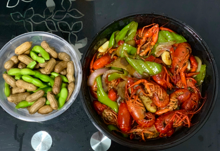 吃龍蝦的有趣說說 吃龍蝦發朋友圈怎么寫2019