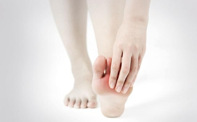 產后足跟痛是受涼了嗎 產后足跟痛應對方法 產后足跟痛是受涼了嗎 產后足跟痛應對方法