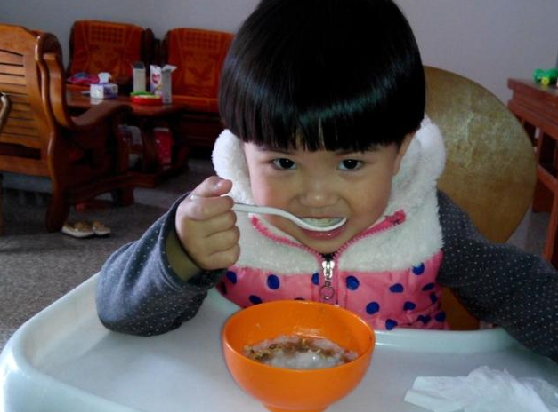 孩子積食會引起咳嗽嗎 怎么有效解決孩子積食問題