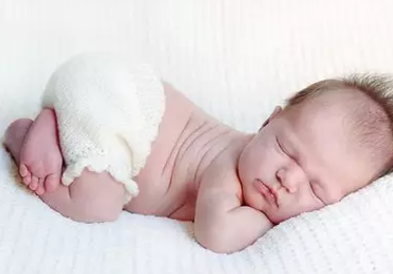 6個(gè)月寶寶怎么選擇紙尿褲 6個(gè)月寶寶能穿成長(zhǎng)褲嗎