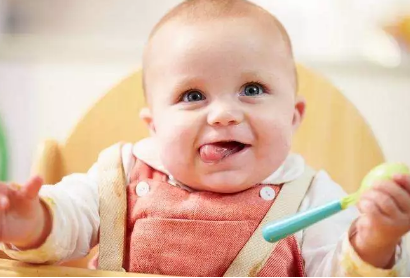 2-3月的寶寶能添加果汁和菜汁嗎 寶寶幾個月大可以喝果汁