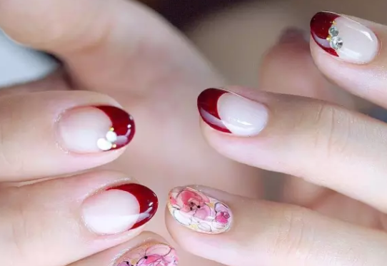 哺乳期美甲對孩子有什么影響 哺乳期美甲一次可以嗎 哺乳期美甲對孩子有什么影響 哺乳期美甲一次可以嗎