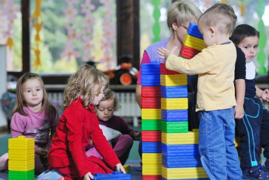  孩子不在幼兒園大便怎么辦 不在幼兒園上廁所解決辦法
