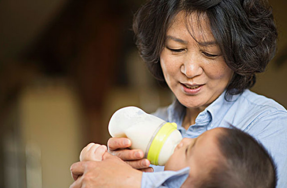 哺乳期一個人帶孩子怎么吃飯 哺乳期獨自解決吃飯問題 哺乳期一個人帶孩子怎么吃飯 哺乳期獨自解決吃飯問題
