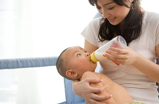 哺乳期一個人帶孩子怎么吃飯 哺乳期獨自解決吃飯問題 哺乳期一個人帶孩子怎么吃飯 哺乳期獨自解決吃飯問題