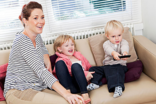 孩子看電視總眨眼怎么辦 頻繁眨眼的治療方法 孩子看電視總眨眼怎么辦 頻繁眨眼的治療方法