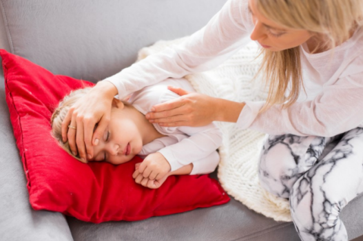 寶寶發燒抽搐吐白沫正常嗎 發燒抽搐翻白眼正常嗎