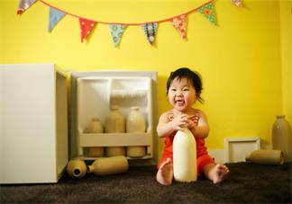 小寶寶在口欲期的時候應該如何干涉他 怎么陪他安穩(wěn)度過口欲期