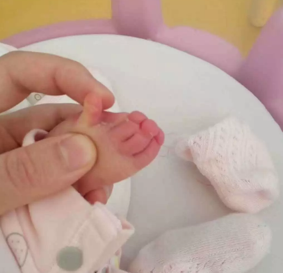 孕檢報告正常出生卻沒右臂 孩子沒有右臂是什么情況