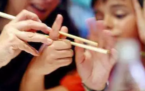 兒童訓練筷的使用方法 用兒童訓練筷好不好