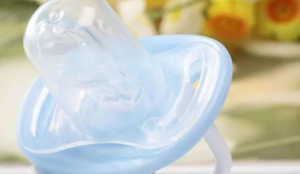 寶寶使用安撫奶嘴會患中耳炎嗎 寶寶使用安撫奶嘴要注意什么 寶寶使用安撫奶嘴會患中耳炎嗎 寶寶使用安撫奶嘴要注意什么