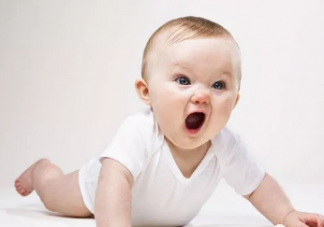 寶寶幾個月大才會開始抬頭 寶寶總是抬頭晚是發(fā)育不良嗎