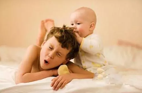 有了二寶忽略大寶的成長 有了二寶忽略大寶的說說朋友圈 有了二寶忽略大寶的成長 有了二寶忽略大寶的說說朋友圈