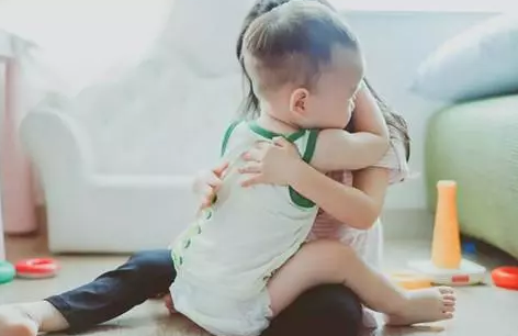 有了二寶忽略大寶的成長 有了二寶忽略大寶的說說朋友圈 有了二寶忽略大寶的成長 有了二寶忽略大寶的說說朋友圈