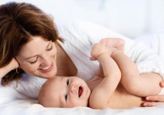 怎么跟不同月齡的寶寶互動 0到12個月寶寶互動交流方法